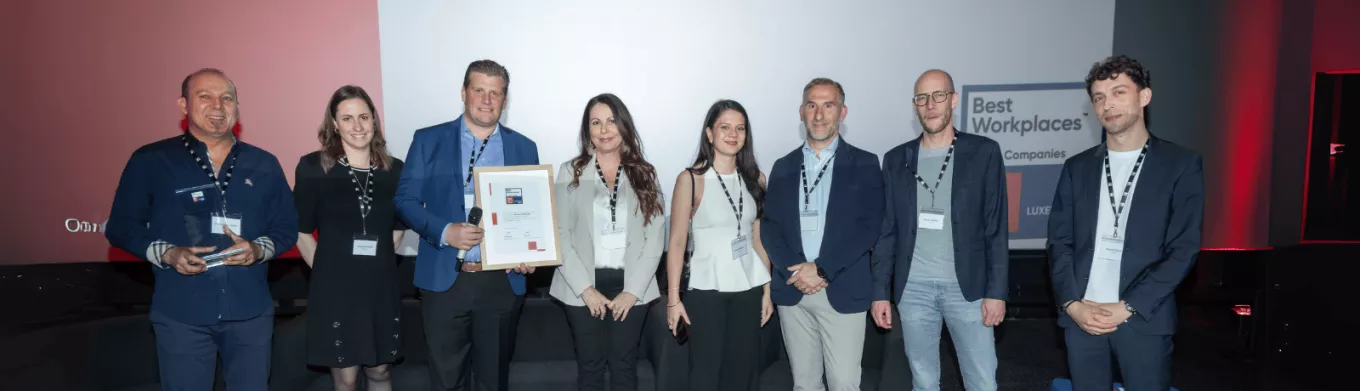 Une partie de l'équipe de Pluxee Luxembourg recevant la certification best workplaces 2025; attestant de la qualité de vie chez Pluxee et du respect de la diversité et parité