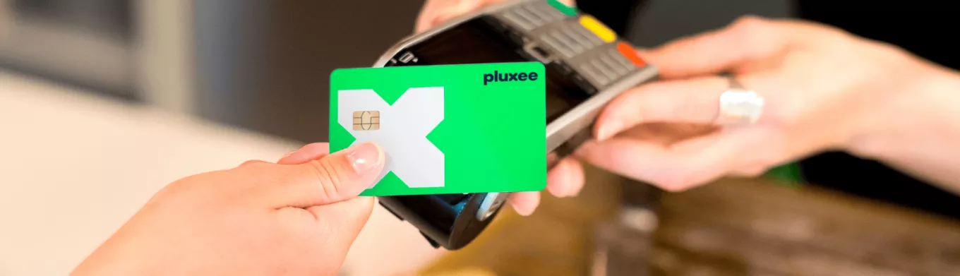 Carte Pluxee Lunch illustrant le paiement d’un chèque repas Luxembourg
